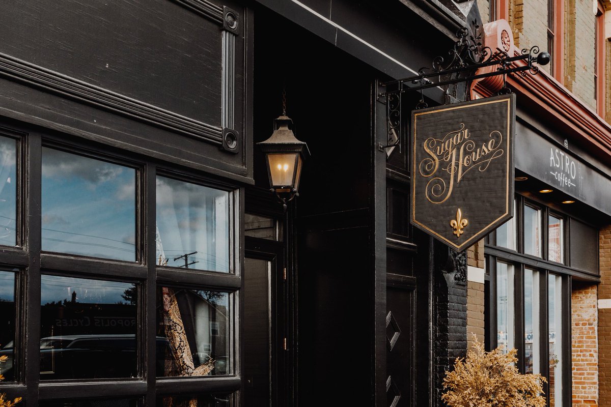 tbdmag's tweet photo. .@SugarHouseBar's name is a nod to Prohibition and the Purple Gang, who were previously known as the Sugar House Gang and occupied a place of the same name on Oakland Ave.

Read more from Issue 5: https://t.co/eLNelO0YyS https://t.co/fmA2oqHWC8
