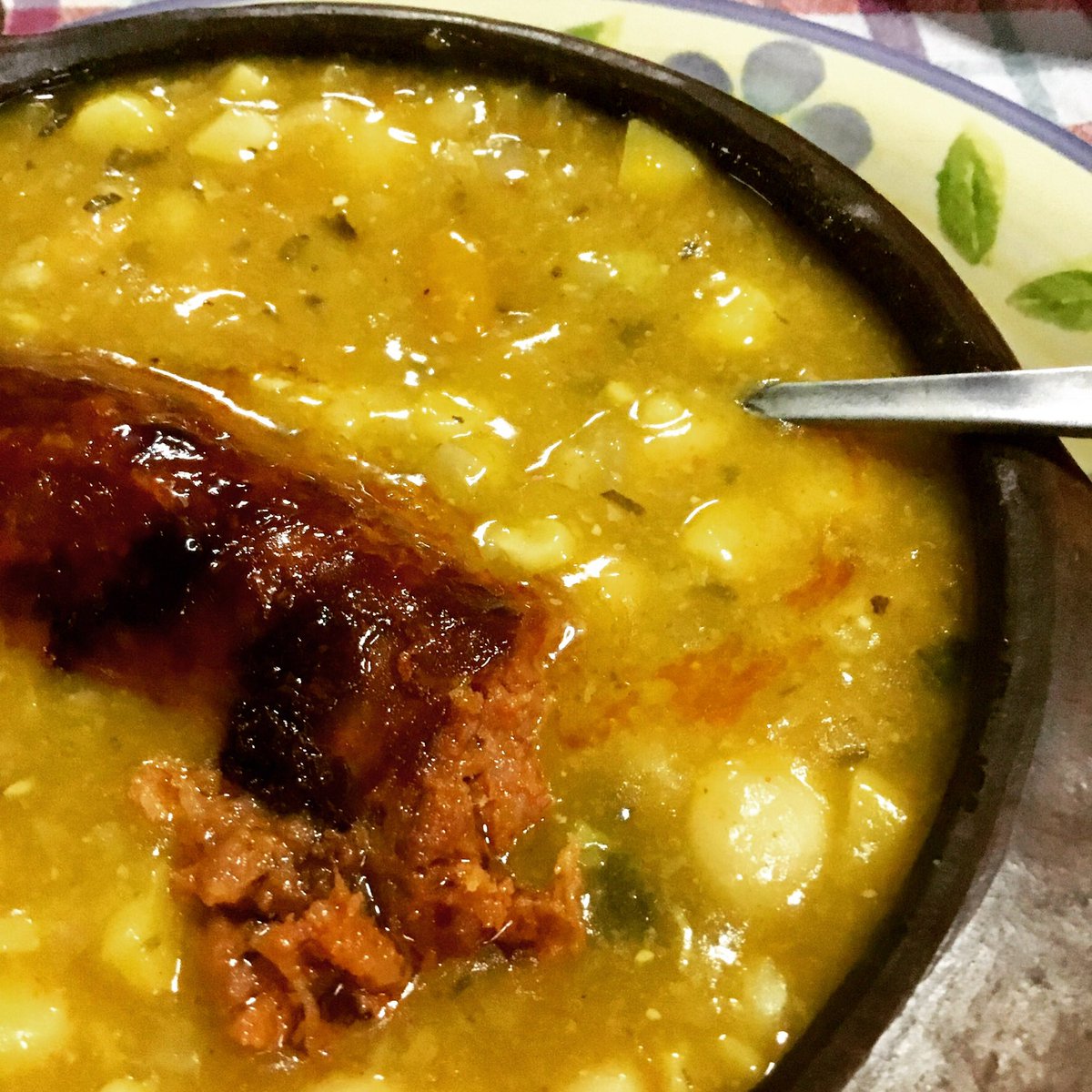Justlovefood's tweet photo. Porotos granados con mazamorra y longaniza de parral #chileanfood #chile #SouthAmerica #summerbeans #summersquash #summercorn #longaniza #Parral https://t.co/RSiwv7DwYJ