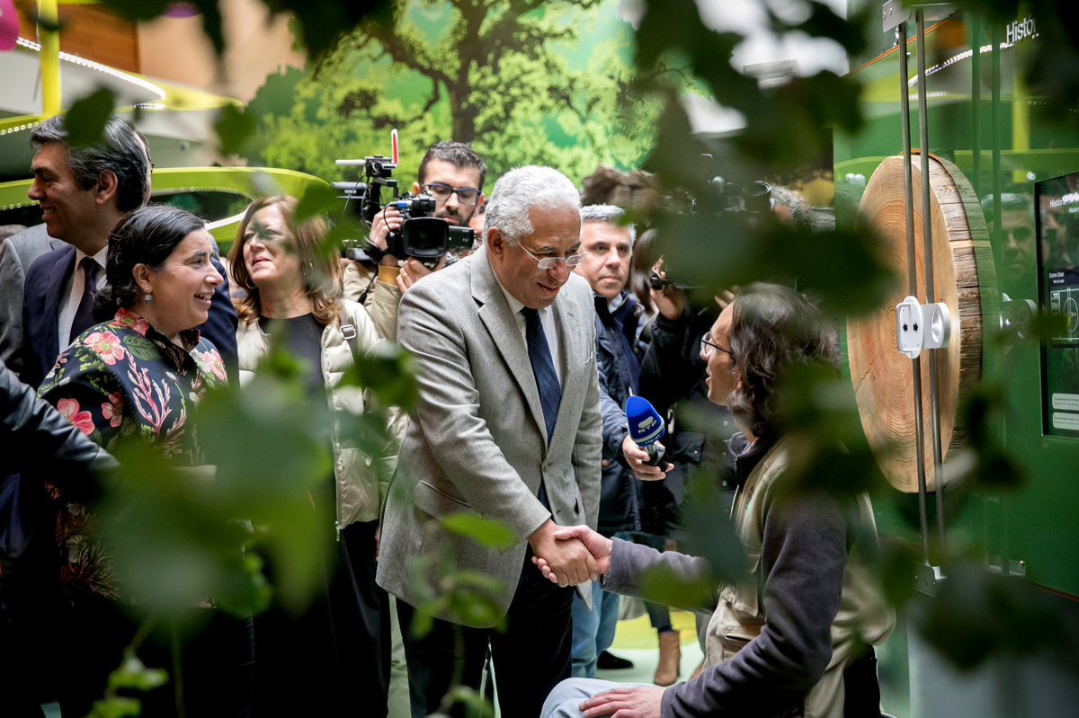 antoniocostapm's tweet photo. Foi com orgulho que, no Centro de Ciência Viva da #Floresta, em Proença-a-Nova, anunciei o #ForestWISE, um Laboratório Colaborativo para a Gestão Integrada da Floresta e do Fogo, uma conjugação de esforços entre setor público, universidades, indústria e empresas tecnológicas. https://t.co/NVY7gN3myc