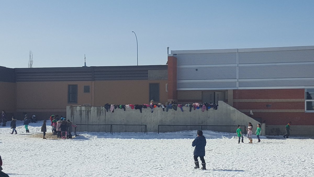 NateshaKazakoff's tweet image. That would be our coats...it's beautiful outside!! #clothesline #funtimes #springisonitsway