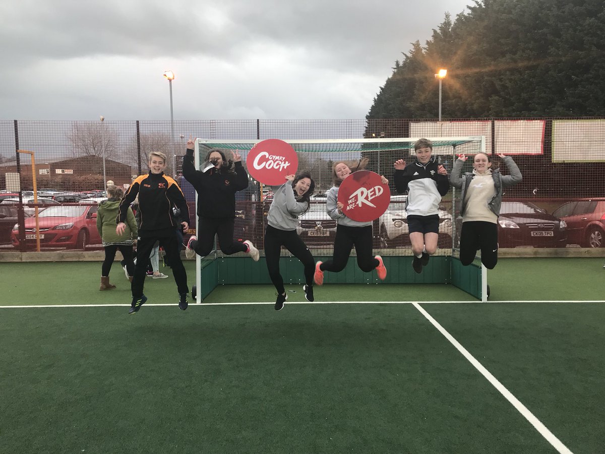 HannahBevan23's tweet photo. Once again, fantastic support from @GwentHockeyClub HYA’s, the School tournaments wouldn’t happen without them! #RoleModels #TeamWales #WeAreRed 🔴🏴󠁧󠁢󠁷󠁬󠁳󠁿 https://t.co/SKHX3ysice