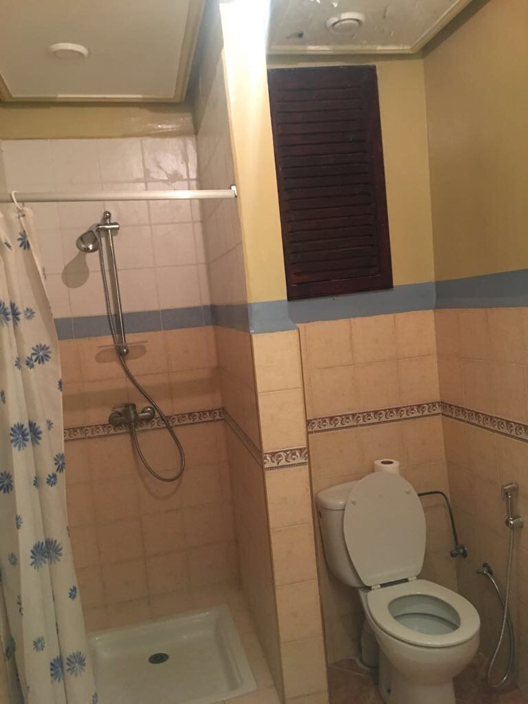 agooleyare's tweet photo. Hi. I booked with this website #sunmaster with my friend. They sent us to a hotel which was meant to be a 4* but honestly it didn’t feel like that. The hotel was in a horrible and disgusting state. I’d advice not to book with this company as they’re very dogy. https://t.co/vK4R2JjgXg