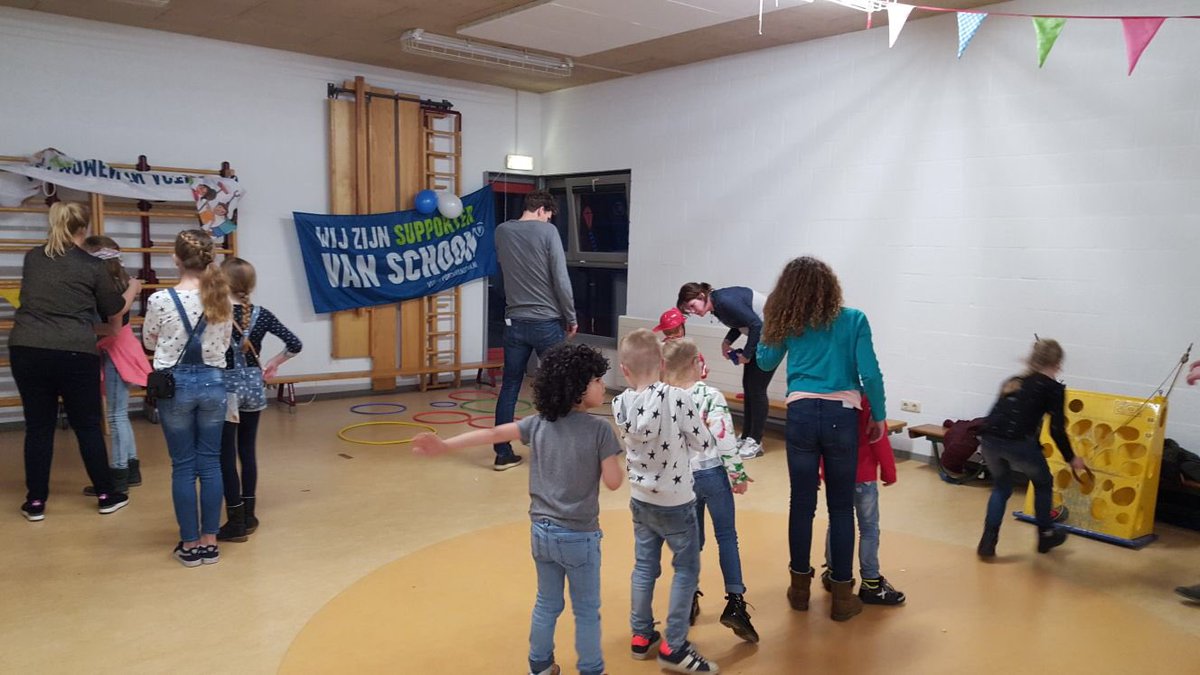 ODAschool's tweet photo. Vandaag ons jaarlijkse schoolfeest op de Odaschool. Disco, schminken, toneel, spijkerbroekhangen, casino en nog veel meer spellen zorgen voor plezier, vreugde en gezelligheid. Superfeestje mede mogelijk gemaakt door het enthousiasme van de oudervereniging. Super!! https://t.co/mLXFryNTsr