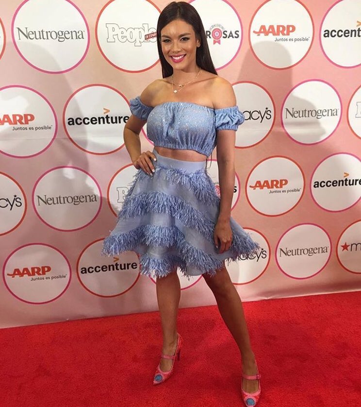 PalomeraGroup's tweet image. Así de guapa lucio @Zuleyka_Rivera en la alfombra roja de #25poderosas #people #palomeratalent #palomeragroup @alepalomera