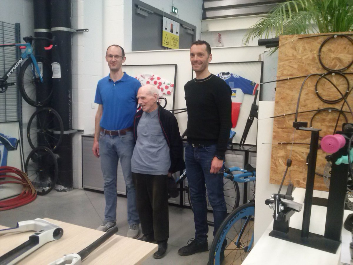 cyril_saugrain's tweet photo. Toujours un vrai plaisir de recevoir la visite @Btwinvillage de MR Robert Marchand 106ans 😜😜😜 ... en tant que supporter de la @u19racingteam nous lui avons offert un maillot #parraind’honneur #robertmarchand @Decathlon https://t.co/EdsNYEO3v3