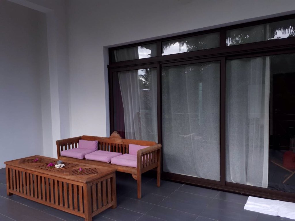 Pokhara8's tweet photo. 🇲🇬 Suite #lasttweet...😉 #Madagascar #NosyBe 🏝☀️🏖J'adore le bois (du #palissandre certainement !) et le design des meubles ! 
© photos de Raza Fara 🌹 https://t.co/bw38vDmfYe