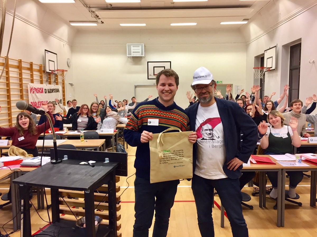 magneaasbrenn's tweet photo. Ikkje berre får eg oppleve landsmøtet til Norsk Målungdom i Drammen, men ny caps har eg fått, òg. #nmulm https://t.co/SZSlBBEW79