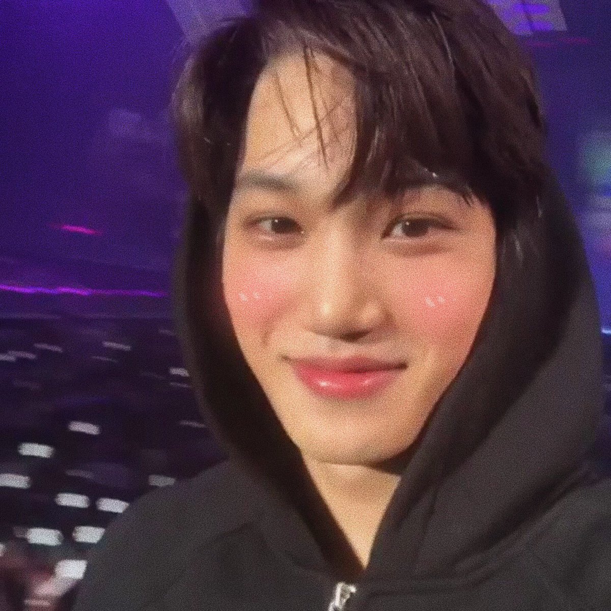 「hello 👼🏻, you’re like a painting
you’re all I see when I look to the 🌌
city street lights, even if the lights go out
and the 🌙 disappears, it’s bright because, i have a ⭐️ that fell from the skies and it’s you」

ー #kai #jongin #nini #김종인 #카이 #니니