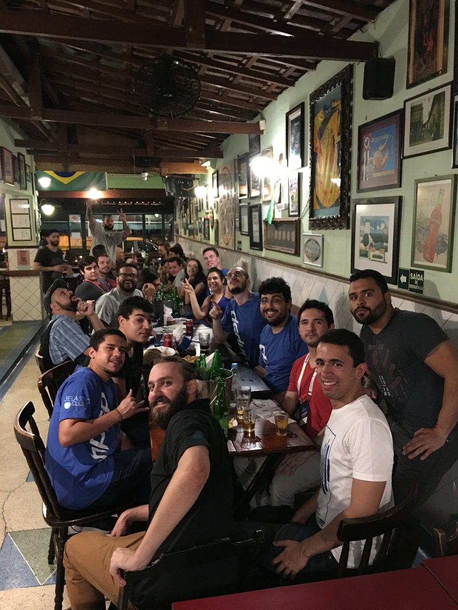 marcelgsantos's tweet image. A comunidade PHP no bar celebrando mais um PHP Experience fantástico.
---
The PHP community at the bar celebrating another fantastic PHP Experience. #PHPx2018