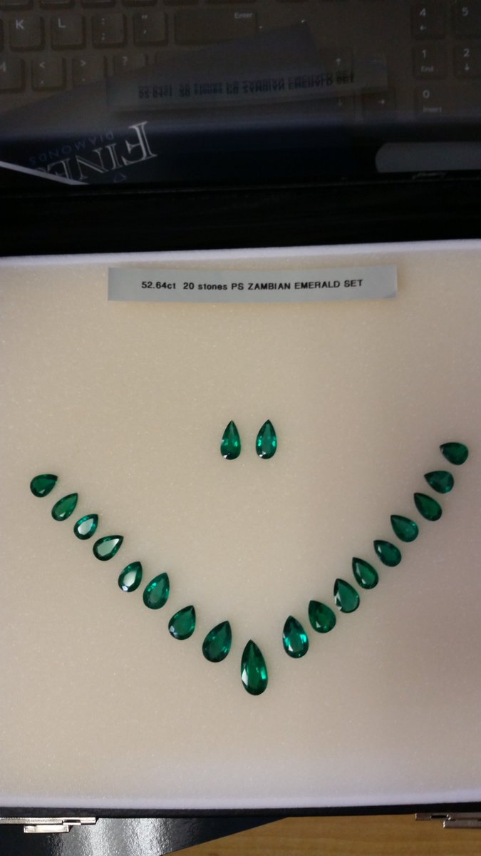 Diamond_Envy's tweet photo. Let the display of #verdant #green commence! Happy #StPatricksDay ! #lucky #emerald https://t.co/P2DgHMfOXN