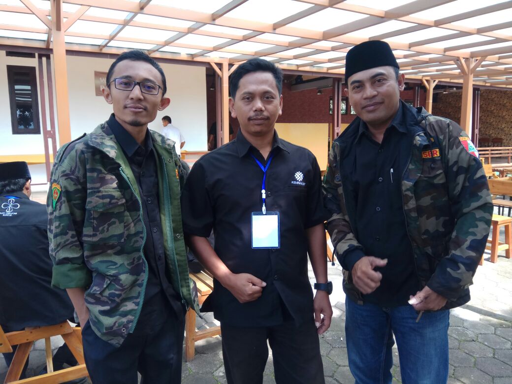 idrus_crb's tweet photo. @diiahmeilaa12 @GPAnsor_Satu @GunRomli @qitmr @adtaufiq @Ghufronsiradj @FFinsadendy @amrudinnejad1 @wahhabicc_jabar @aliekramat @AbidUmarFaruq @anwar_pakubung @Ansor_KebLama @AgenRHS @wprasetyo73 Salam dari barista Ansor #Cirebon.. @diiahmeilaa12 
#baristalife https://t.co/4mkTLDMo0N