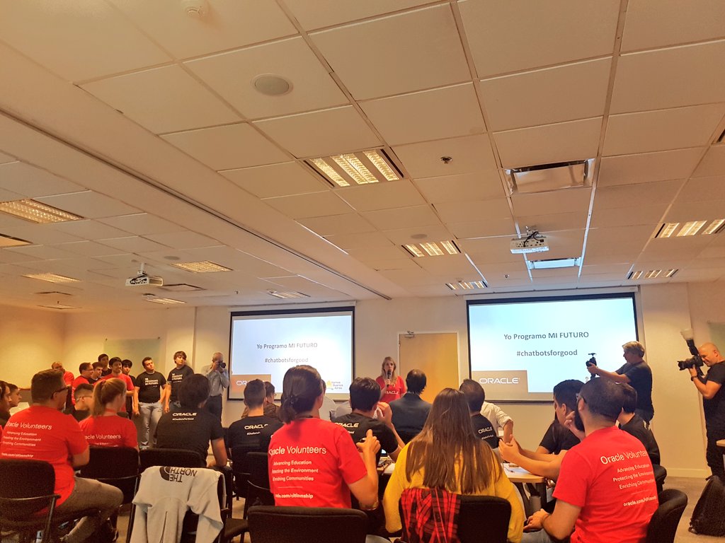 merytb's tweet image. Momento de presentación de proyectos de jornada de #yoprogramomifuturo #chatbotforgood en el marco de la estrategia de #BAresiliente