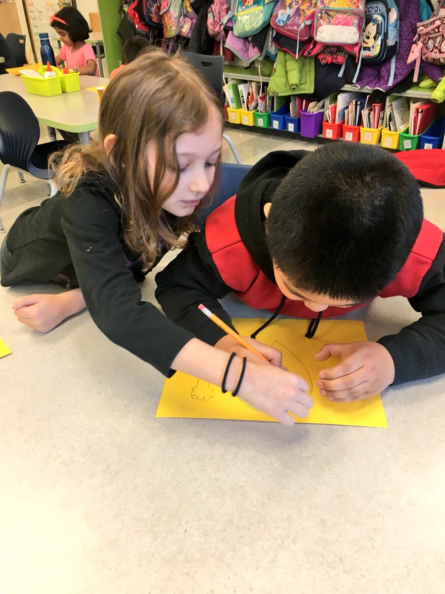 WalshMrs_'s tweet photo. More pictures from our “Mirror Drawing” risk taking activity! Students used their listening skills, and strengthened their interpersonal relationships. We are risk takers in Room 110! 🙂 https://t.co/LstZrBlMSU