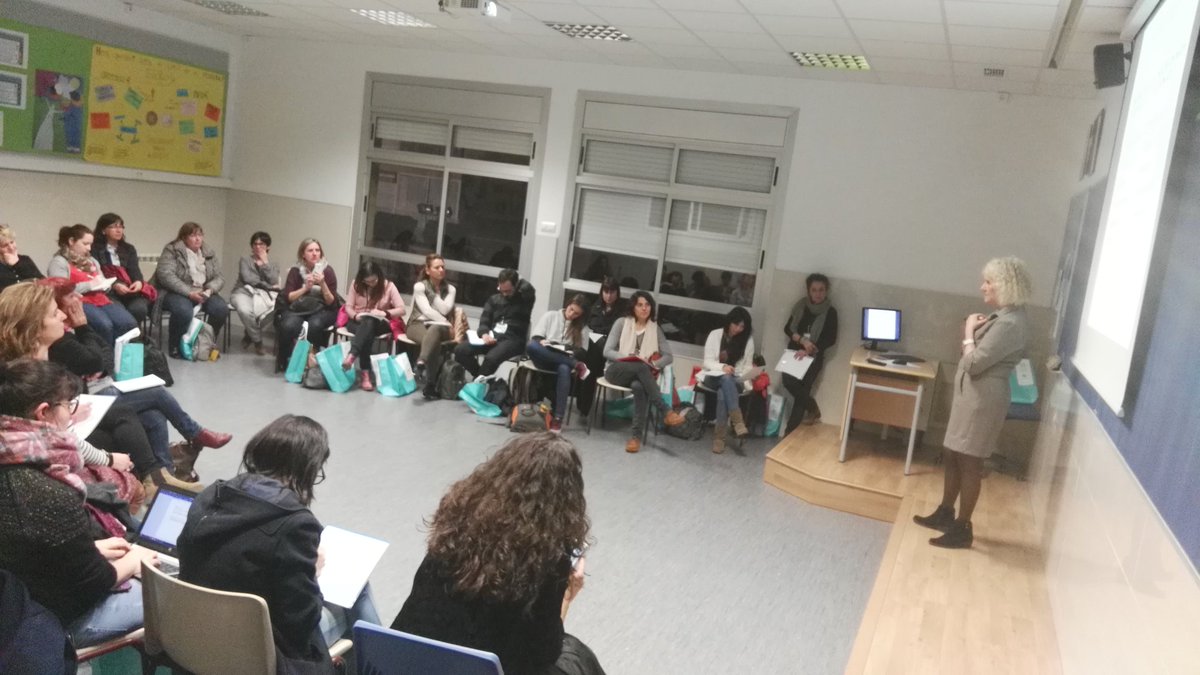 JEmocional's tweet photo. De gom a gom! Aixi està la sala per escoltar a la Carmen Vanrell parlant de "Generado emociones positivas hacia ti mismo. Proyecto "Yo sou, yo seré". Això no s'atura!! 💪👏 https://t.co/SJABGewHTO