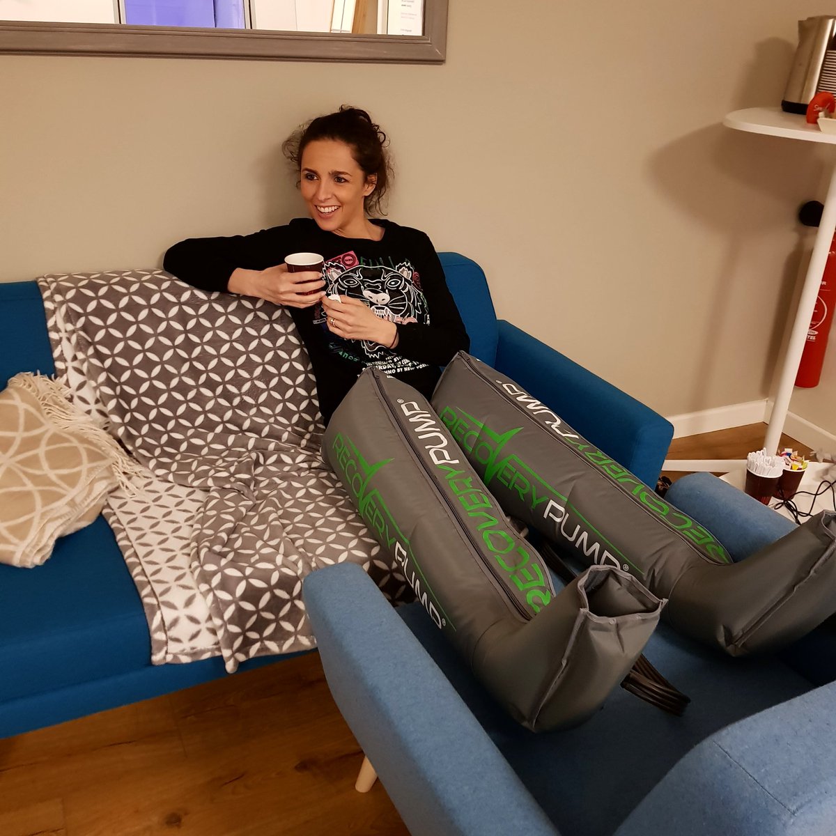 Cryocorpus2b's tweet photo. Comme notre présentatrice préférée @KristinaLuzi venez essayer la Pressotherapie @recoverypumpfr dans notre centre! 👌😍 https://t.co/VoxMPw70tW