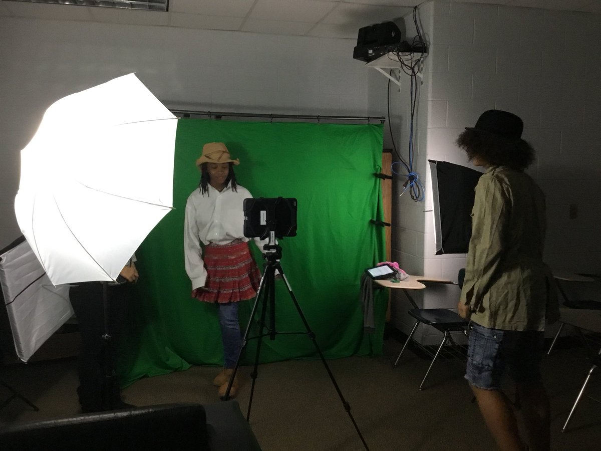 aburton__'s tweet photo. Lights, camera, OREGON TRAIL! Filming their “confessional” scenes from their reality show about the journey West. @GMSEagles https://t.co/KeZW4kxsm6