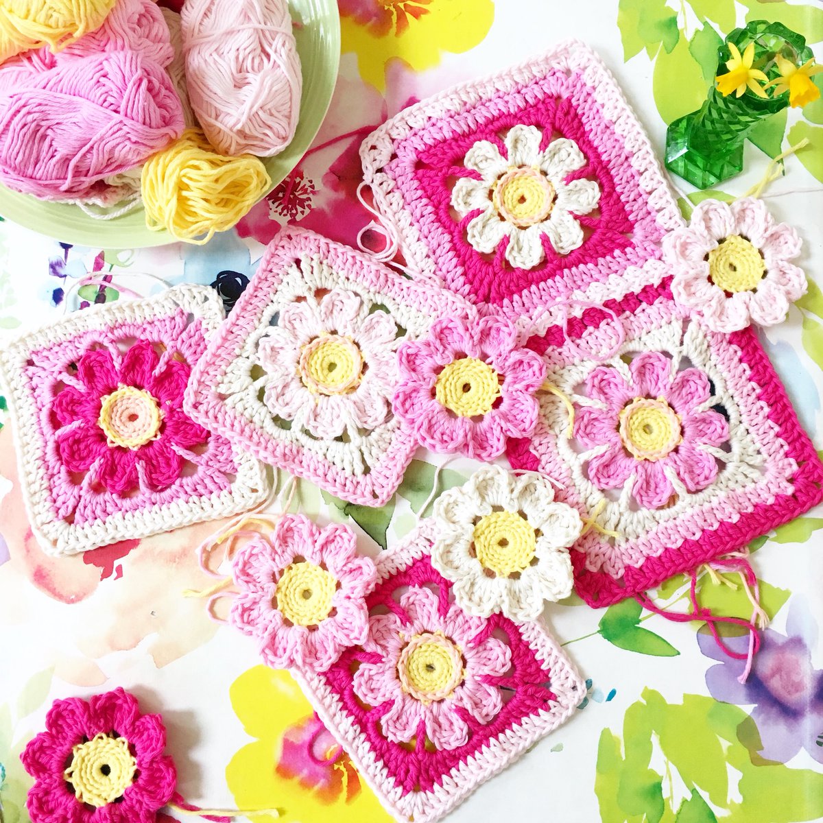 Pretty pink #petalpatchcrochet squares #petalshed thepetalshed.uk/patterns