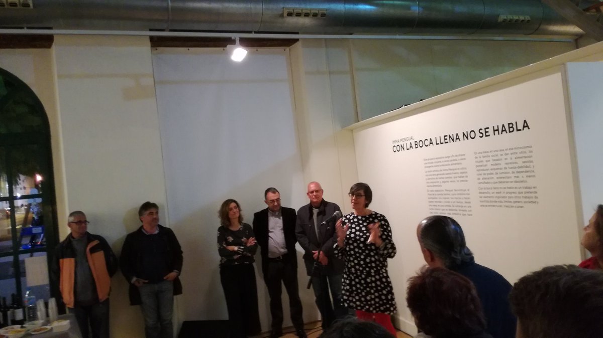 CervantesDenia's tweet photo. Inauguració "Educando el https://t.co/CIh5zqwpVg e historia del buen comer". "Con la boca llena no se habla". Al Centre d'Art d l'Estació. Mmmmmmmm!!! #somCervantes @immamengual @ayto_denia https://t.co/2XVDeY6fP6