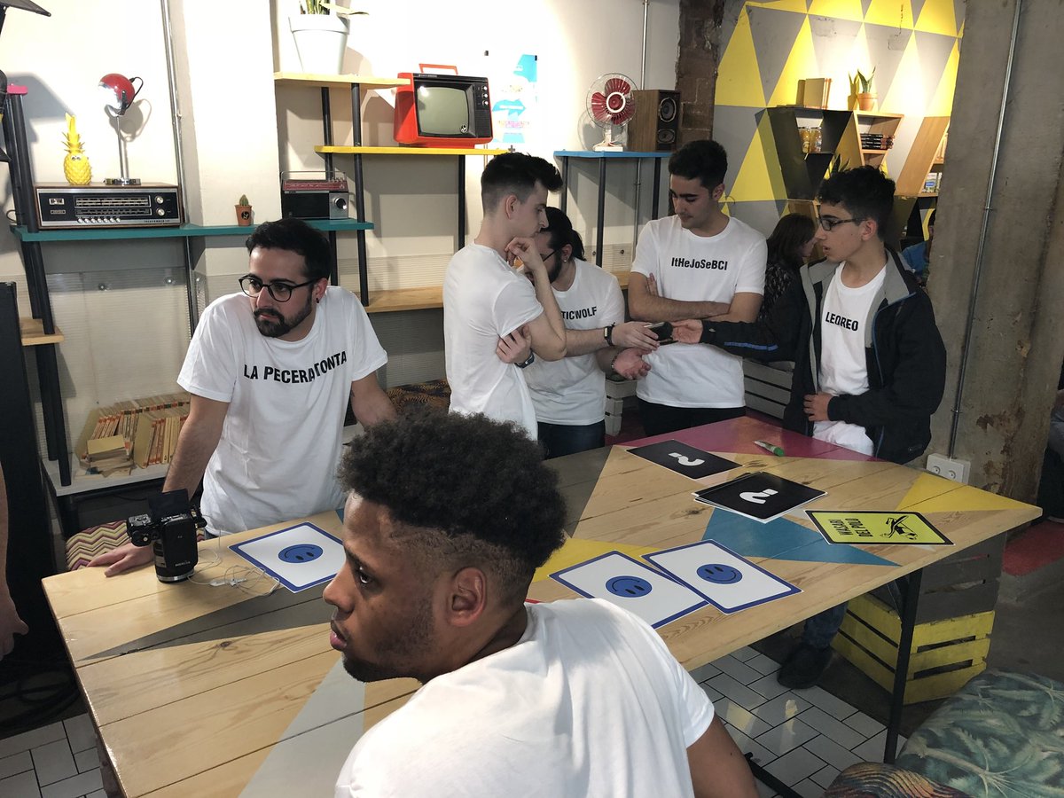 ¿Recordáis el reto de ver mi vídeo de 10 horas? Pues los he engañado, el premio no era una cena.