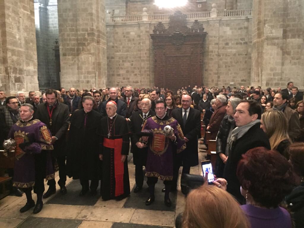 Dip_Va's tweet photo. Pte.@JesusJCarnero asiste al #Pregón de la @SemanaSantaVLL 2018, a cargo del periodista, poeta y escritor #ÁngelMariaDePablos, en la Catedral @SemanaSantaCyL @SemanaSantaVLD @VCofrade @turvalladolid @culturacyl @archiValladolid https://t.co/bSGebTnuD6