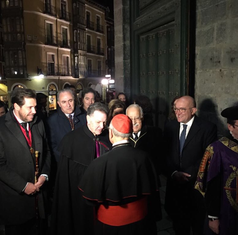 Dip_Va's tweet photo. Pte.@JesusJCarnero asiste al #Pregón de la @SemanaSantaVLL 2018, a cargo del periodista, poeta y escritor #ÁngelMariaDePablos, en la Catedral @SemanaSantaCyL @SemanaSantaVLD @VCofrade @turvalladolid @culturacyl @archiValladolid https://t.co/bSGebTnuD6