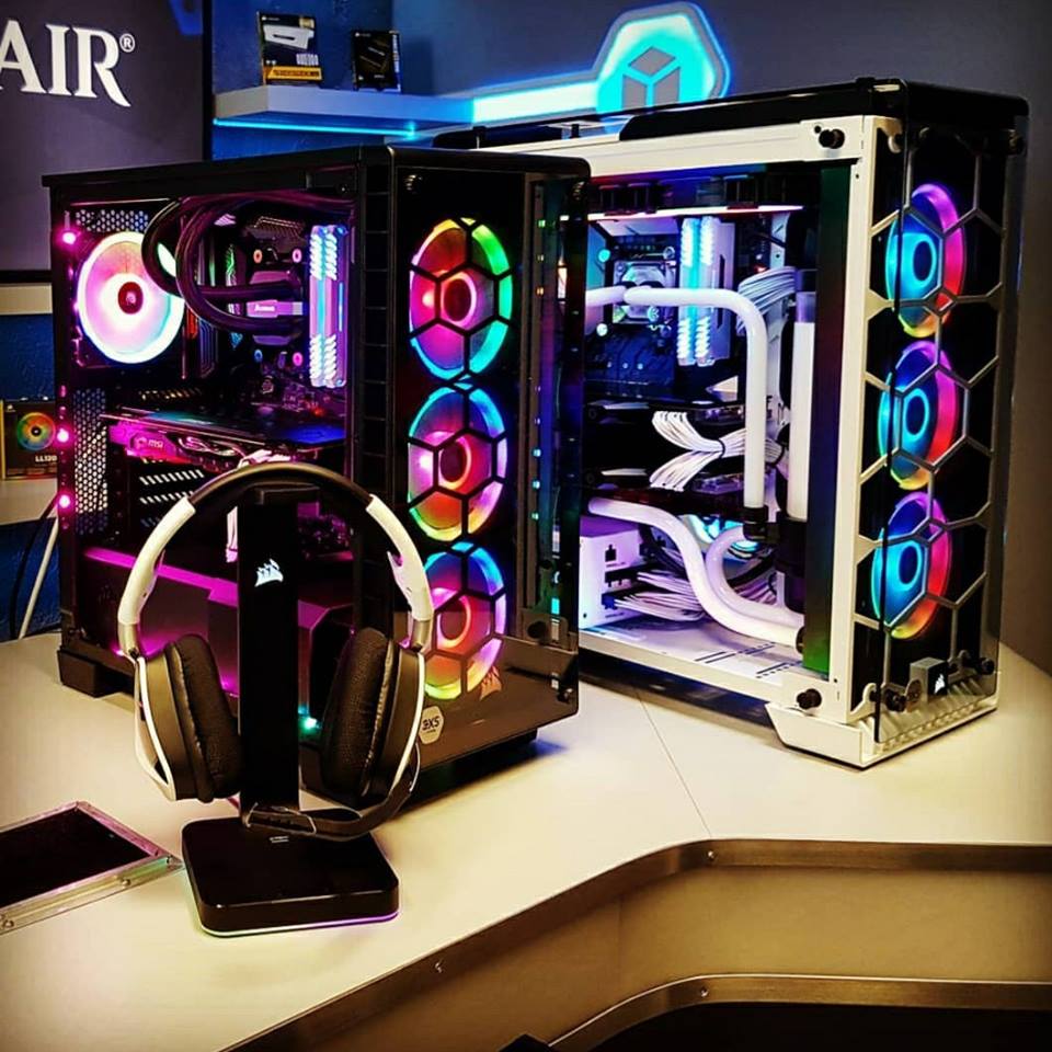 dokumentarfilm at lege Mose CORSAIR on Twitter: "White CRYSTAL 570X or Black CRYSTAL 460X? Which would  you choose? https://t.co/RuYhDRCt7j" / Twitter