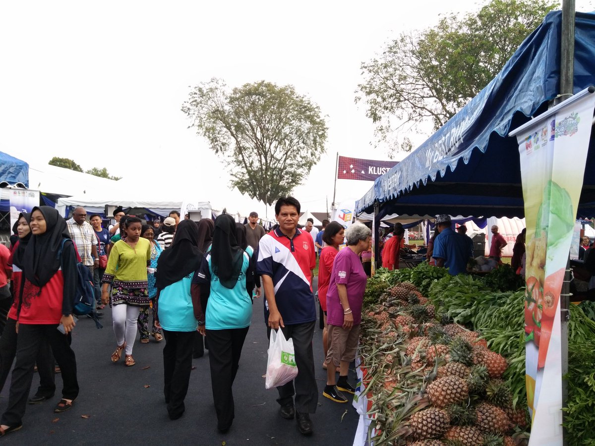 nbosfama's tweet photo. Sedang berlangsung Program my Best Buy@Fiesta NBOS Mesra Rakyat jementah segamat.. Pelbagai produk jualan yang murah2.. Jom ramai2 meriahkan..
#MyBestBuy 
#nbos 
#famadihatirakyat https://t.co/RqfeQeRABu