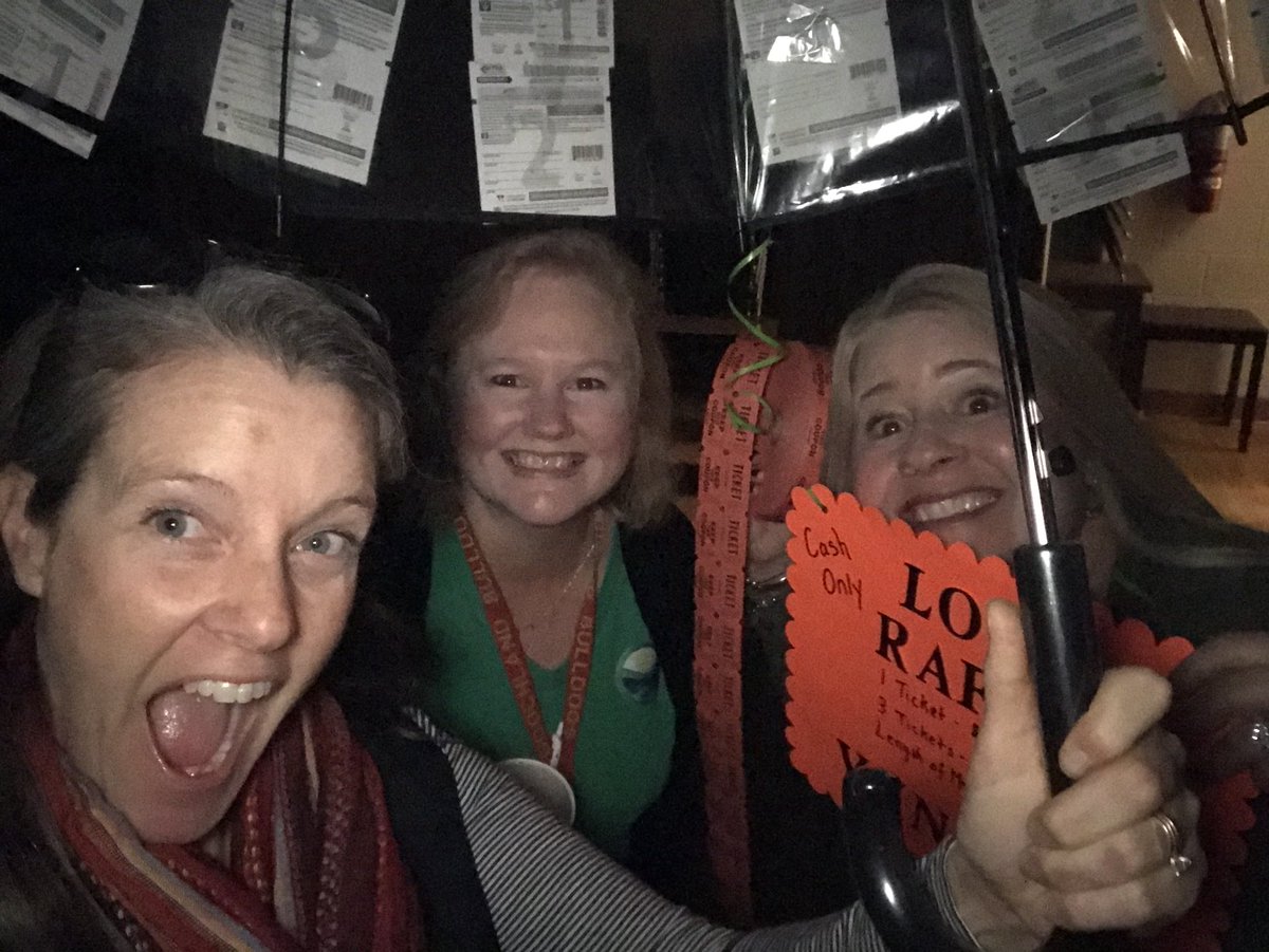 Ferguson_RES's tweet image. Fun times @RES_Roadrunners #spaghettidinner! #4thgraderocks #facepainting #lotterytickets #balloonbuyout @lpatrick_RES @jengates395 @kmhadd @StaylorSuzanne @MrMock_RES