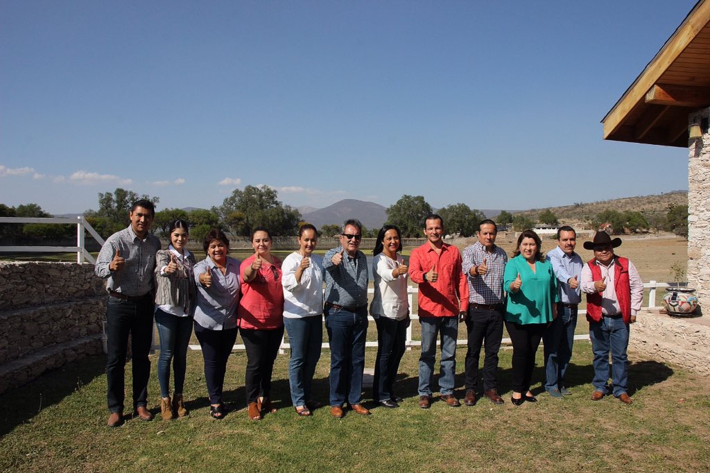 PRIQueretaroCDE's tweet photo. Concluyen reuniones de evaluación esta semana, lideradas por el Pdte. Juan José Ruiz y @CarlosLozanoAgs, con Comités municipales de Arroyo Seco, Cadereyta, Colón, Ezequiel Montes, Jalpan de Serra, Landa de Matamoros y San Joaquín, para fortalecer mecanismos internos. #QroNosUne https://t.co/Wzt6ESvKBd
