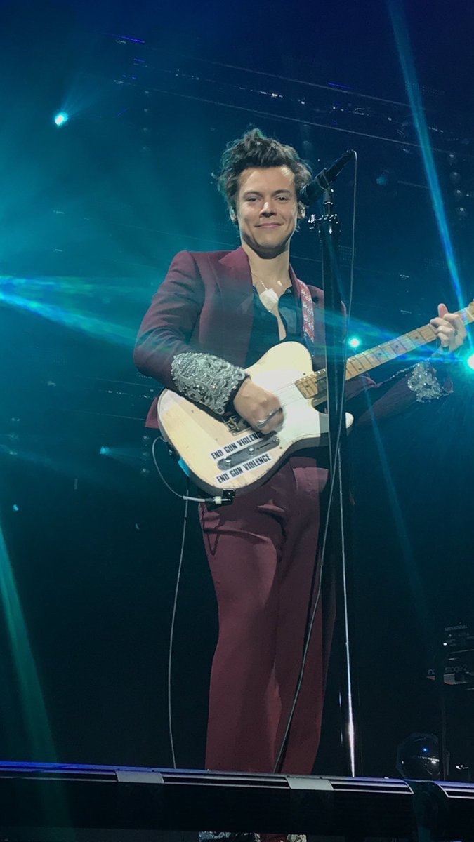 HTourSuits's tweet photo. Harry Styles // Live On Tour Night 4 // Antwerp, Belgium 16.03.18 https://t.co/3s6nbQsvkF