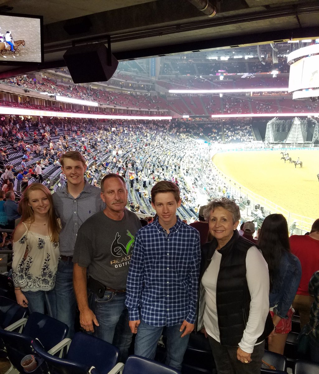 MichelleLT69's tweet photo. #RODEOHOUSTON https://t.co/2CHNjUO577