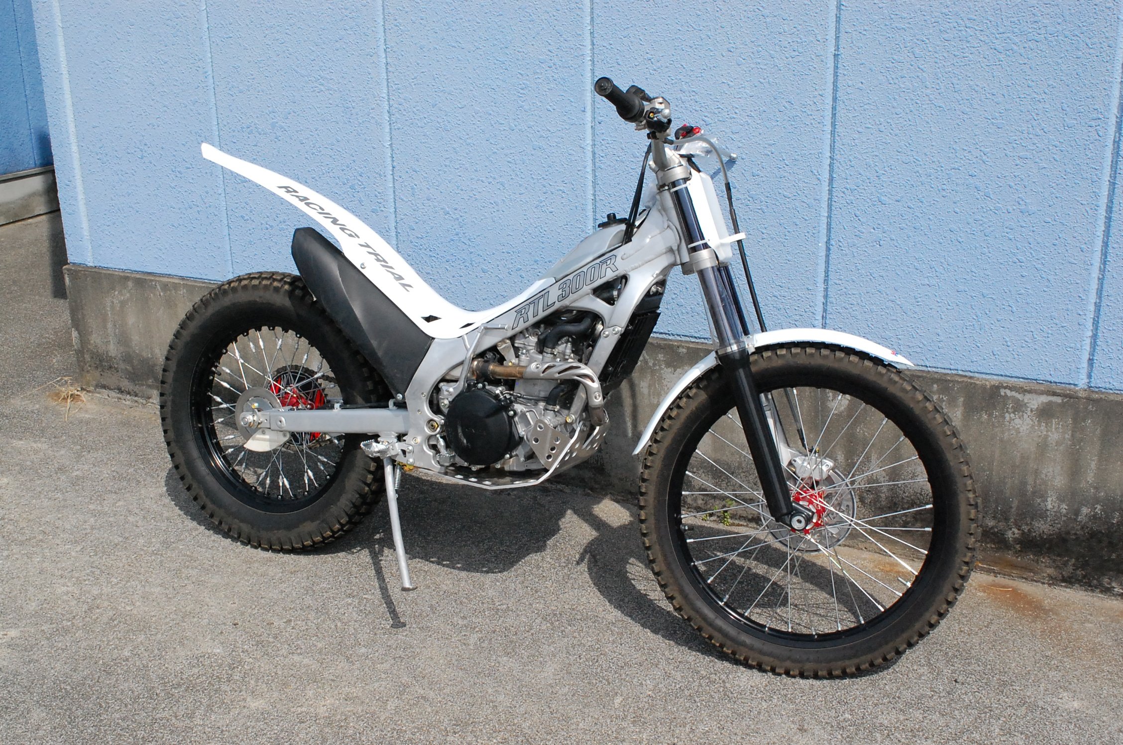 ドクターsuda A Twitter ドクターｓｕｄａにまた珍しい中古車が入荷しました Honda Rtl300rホンダのトライアル 用レーシングマシンです １０時間ほどの使用で中古車として入荷しました 競技車両をお探しのお客様 これからトライアルをはじめられるお客様是非ご覧