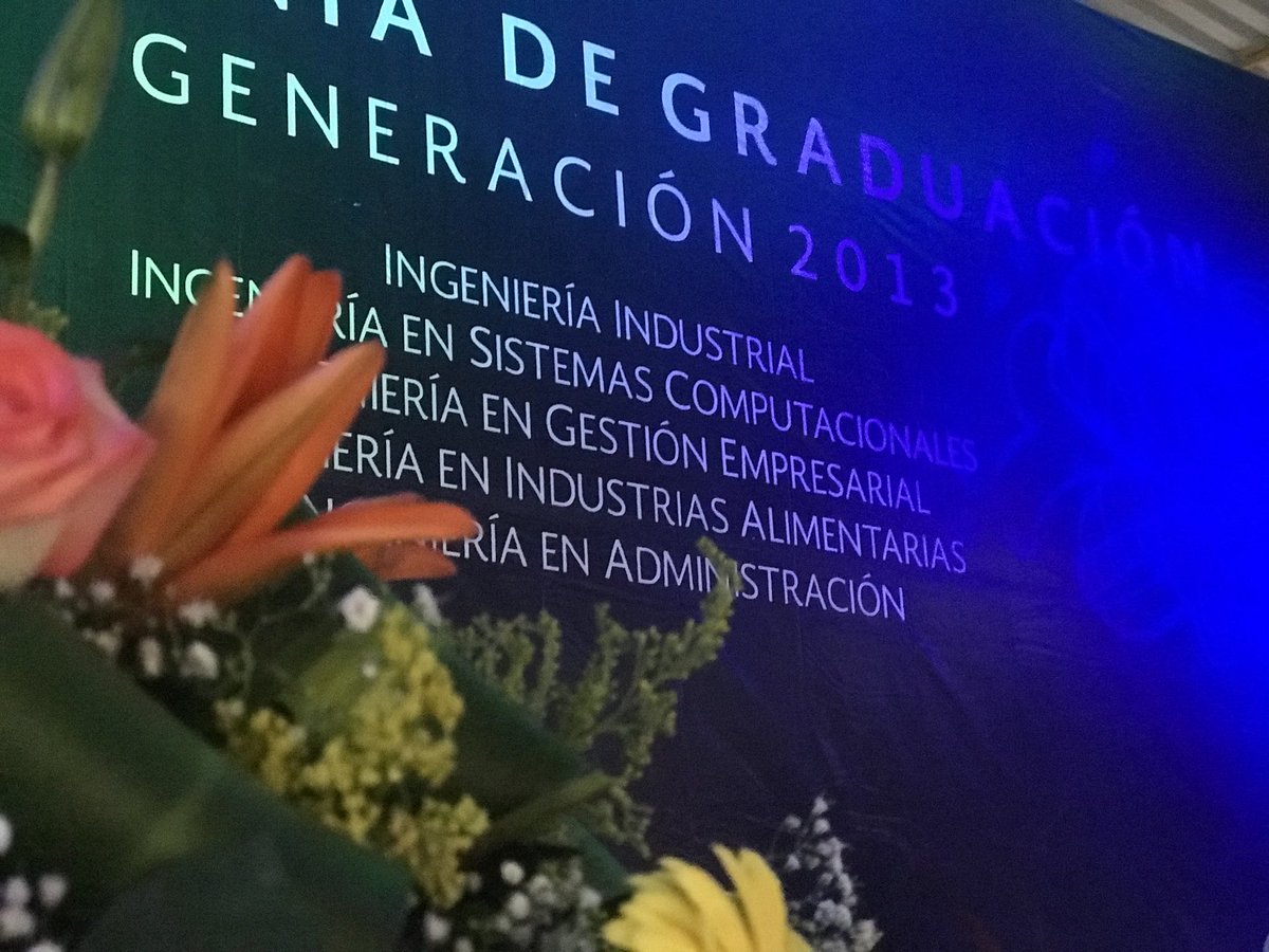 Ceremonia de graduación generación 2013 <a href="/PaolyPerera/">Paoly Perera</a> @DiegoRamnBrice1 <a href="/reynasusana/">susana ayala</a> <a href="/EducacionQR/">SEQ Educación</a> <a href="/ana_anaissabel/">Ana Vásquez Jim</a> @MaryCarmen_svye