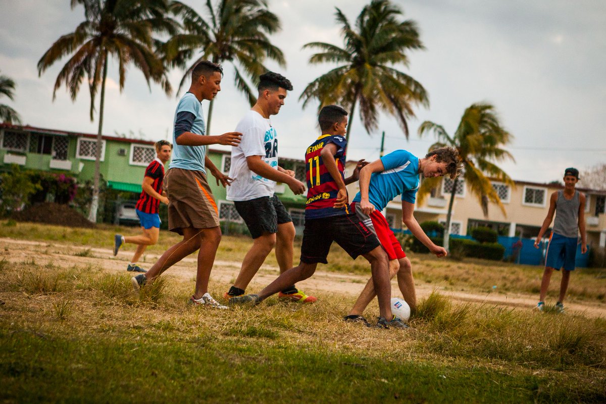 cintrocuba's tweet photo. You will see a lot of young people playing soccer at the streets with a lot of passion
#soccer #streetstyle #youngpeople #cubansports 
#caribbean #cuba #cubanos #cintrocuba #travel #travelblog #vacation #holidaytips #holidayinspiration
https://t.co/DRMSeKfVQe https://t.co/xe39MagLNG