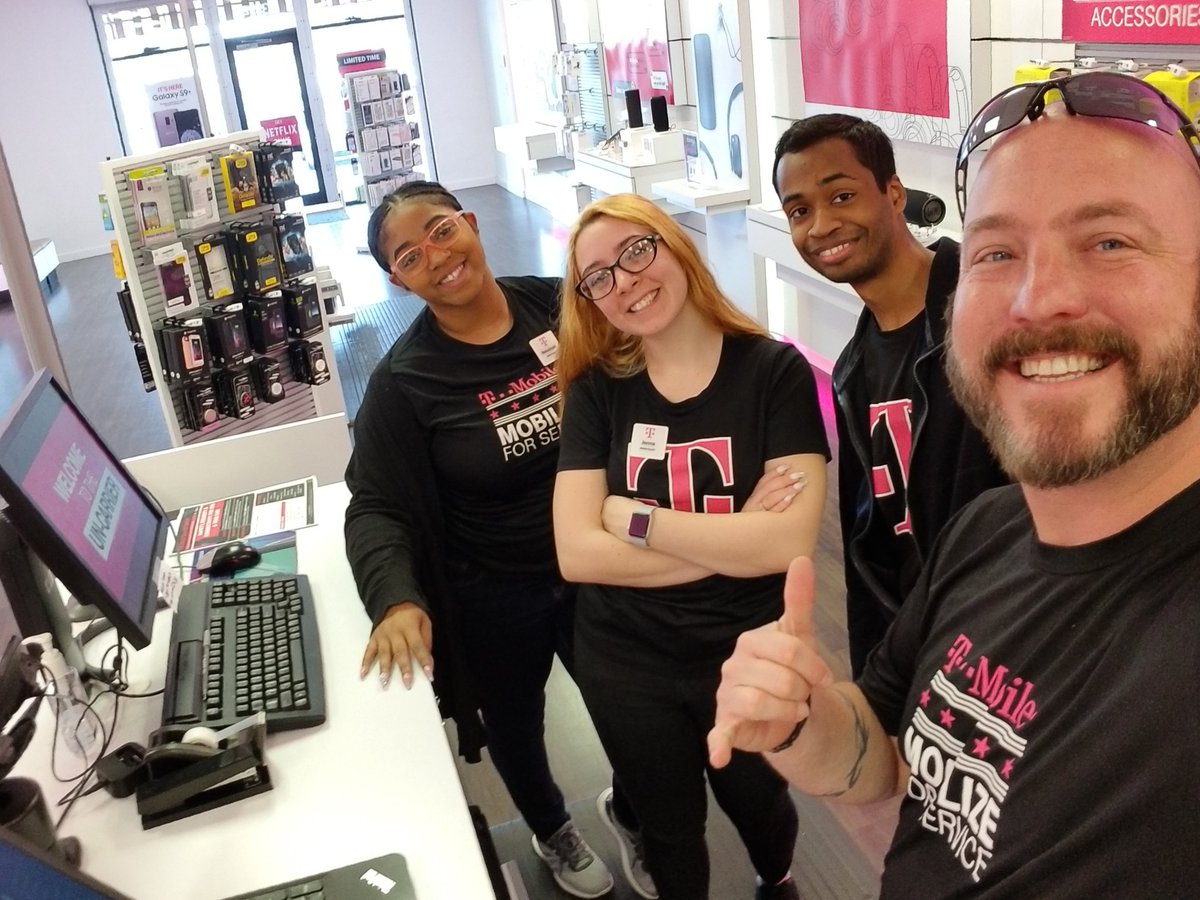 LanceHelmsNYL's tweet photo. Love getting out in the Field and helping Train and Develop our amazing Mobile Experts! This team in Mathews is ready to help our customers @GPMobileTPR @BrianHutmacher @JoshDavisGP @DutchWermuth #GPready2018 https://t.co/ZYvg8nb4gX