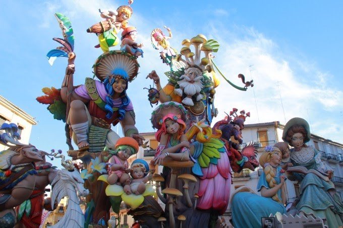 pantallax's tweet photo. Ja estem en Falles!     Felices Fiestas! https://t.co/wYWIEQ7F6Q