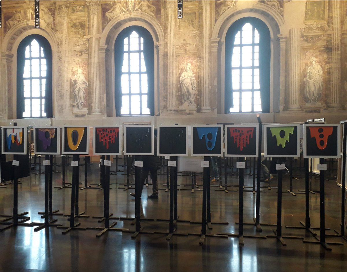 adriana_fenzi's tweet photo. #BiennaleDelleNazioni #ScuolaGrandeDellaMisericordia 
#VesnaPavan 
Una location di grande valore storico da spazio alla contemporaneità, il legame sono le varie declinazioni della parola ARTE https://t.co/zWkFBi3h5s