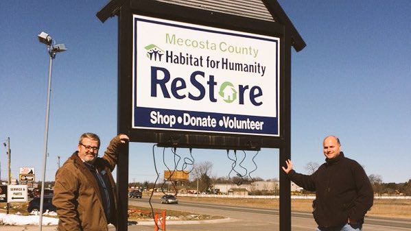 BigRapidsLowes1's tweet photo. Leadership team partnering with Habitat for Humanity today to GIVe back to the community!  #nonprofit #GIVback #connectedcommunity #mecostacounty #Lowes #BigRapids #teambuilding https://t.co/KqXfJX17FW