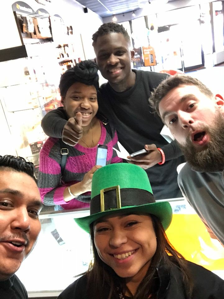 BoostMobileSean's tweet photo. Gosh Happy Hours looking good folks. Today we go til 9!!  Lets do this. 4 to 6 we stay ACTIVE AND HAVE SOME FUN.  Thanks for the events folks @SPG_AJ @Spg_Dponce @SPGWinston @mstockton_spg @daniellewoody8 @SPG_TimG @gfresse @TiffianyBoost https://t.co/dAz6BReIBy