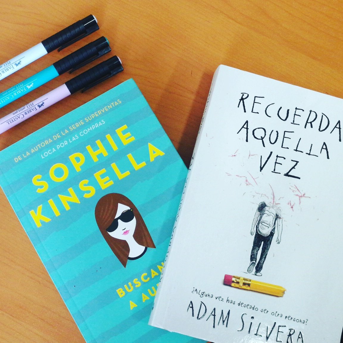 UranoPeru's tweet photo. Joel de #CódigoLector nos recomienda el día de hoy estos dos libritos del sello @Puck_ed ❤️ ¿los han leído?
📹https://t.co/kRjWOwPiJI
#MomentoBooktube #CodigoLector https://t.co/Yts3Z8C1ww