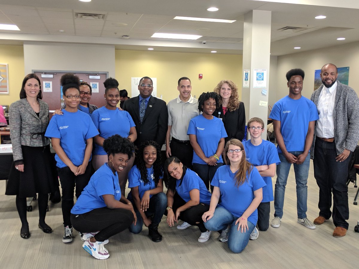 CfDINH's tweet image. CfDI is proud of the work we do at Navicent Health, the community is so important to us and the youth is no exception. Our #Code4Care session was a huge success. Thanks to our partners at Hutchings College and Career Academy, Mercer University, The City of Macon and Bibb County.