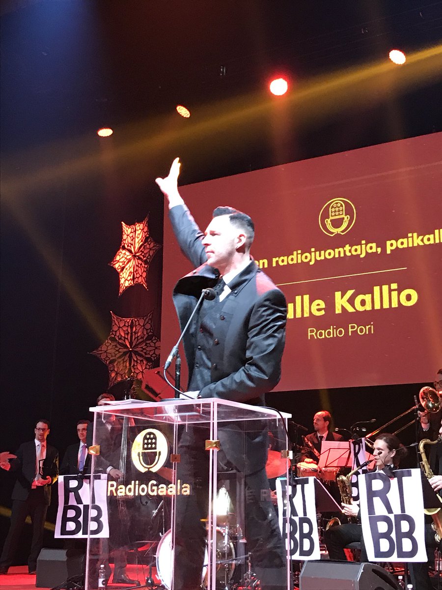 Digita_fi's tweet image. Vuoden paikallinen radiojuontaja on @jullekallio 🎉🎉🎉 #radiogaala
