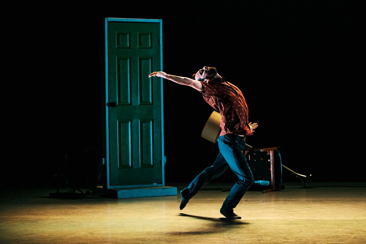 Meembeck's tweet photo. Love Sam So's portraits of dancers Kelly Shaw, Ryan Lee, David Norsworthy and @GarwoodLuke in Chasing the Path by Hanna Kiel @DanceWorksTO #DanceWorks40 #danceTO https://t.co/227bBFXnpo