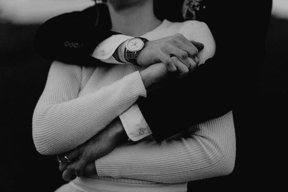 ㅤ 
خبئني فيك
عن أعيُن الرجآل المغرميّن واختبئ معي
عن خناجر كيدهّن 💛✨
