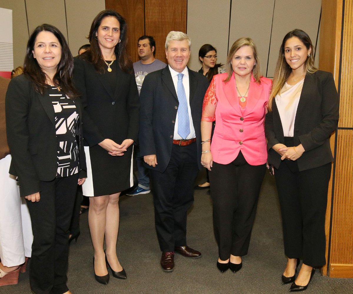Ceamsopy's tweet photo. Juan Fernando Londoño analizó financiamiento político y equidad de género en un evento de la Comisión de Género de Senadores y Women´s Democracy Network –Paraguay en alianza con #ProyectodeFinanciamientoPolítico #USAIDParaguay #CEAMSO https://t.co/jOmLpT7Jqv