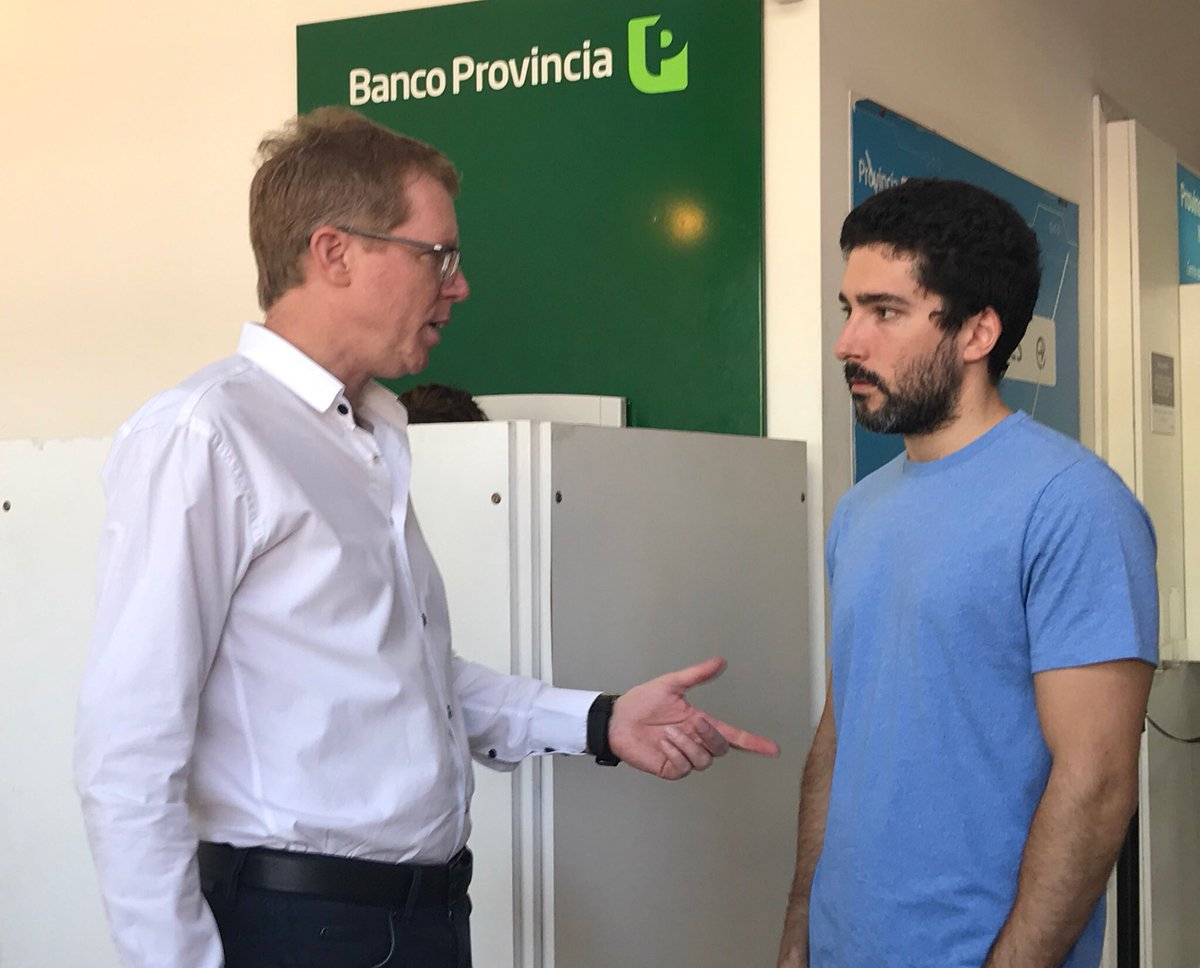 PabloAlaniz's tweet image. Con @juancurutchet nos acercamos a la sede de Provincia NET para charlar sobre la situación de los cajeros automáticos en Varela.