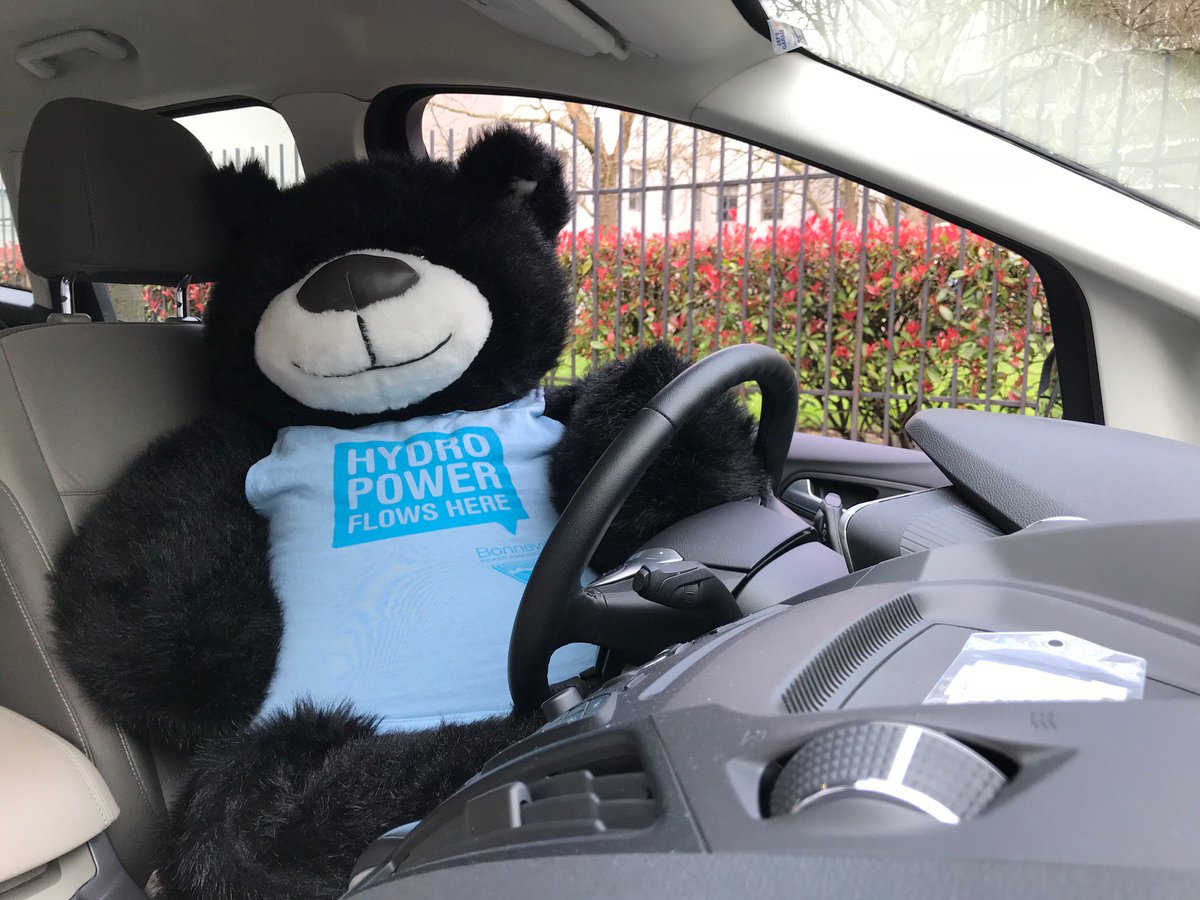 bonnevillepower's tweet photo. Join us &amp; Sparky the Bear at Saturday's 2018 Gorge #WindChallenge from 11am-3pm at the #TheDalles Readiness Center. Students will compete to build the strongest, fastest #windturbine. More at https://t.co/Dw1WYxqXdT #HydroFlowsHere #STEM @GorgeTech https://t.co/yEUz6hWGhE