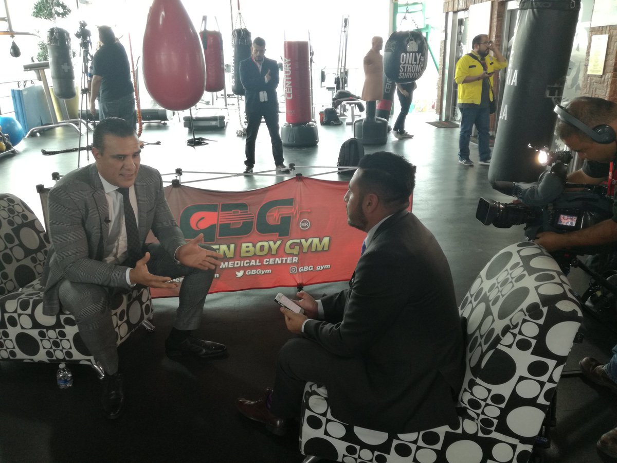 Multienfoque1's tweet photo. Día de prensa con @PrideOfMexico  en #CDMX #ElPatrón 👊👊👊 @GBGym https://t.co/tfFDfAg1vb