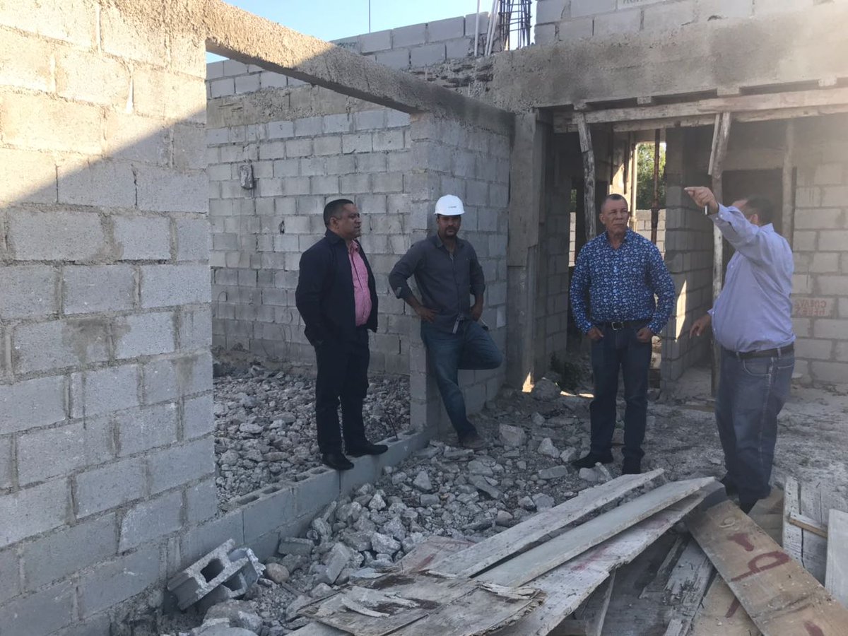 CodiaCentral's tweet photo. El Agrim. @juancruz41, presidente de nuestro colegio, realizó una visita de trabajo a la Regional Suroeste, sede Barahona, observando y supervisando los trabajos llevados a cabo en la construcción de su Casa Club.
#CodiaTrabajando #VisitadeTrabajo https://t.co/HYgMK3tyOW