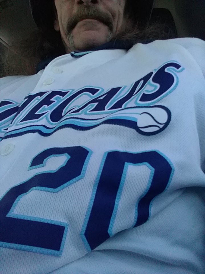 ScottLy02060673's tweet photo. @Al_Salmon @wmwhitecaps @zac_houston_41 @griffinshockey Wearing Sam Machonis jersey as well. 😎 #goGRG ,#wmcaps https://t.co/Zi1AkmndzD
